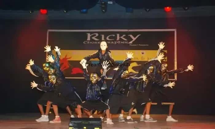 RICKY Choreographer a floor of dancing