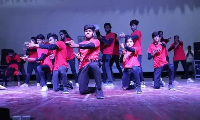 THE ERRORS DANCE SCHOOL