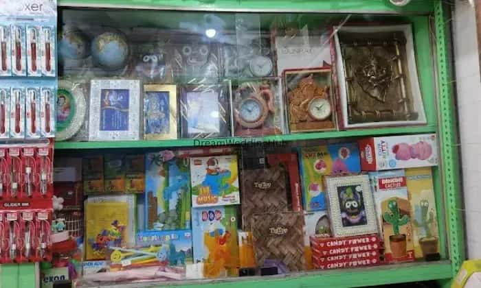 Dulux Gift  Season Centre