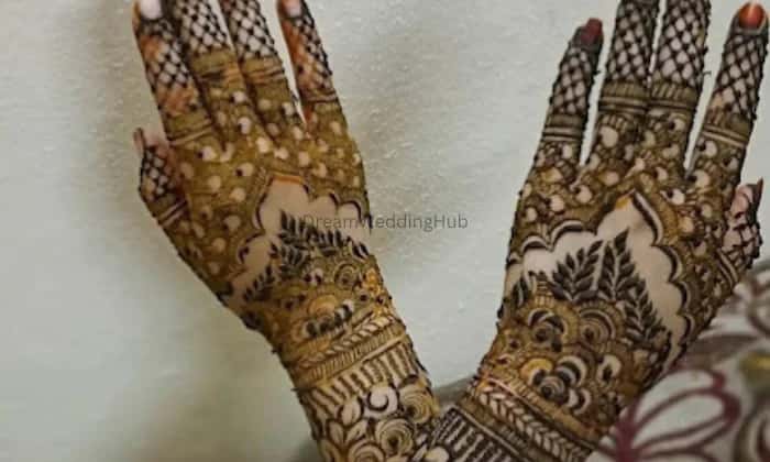 Atiya Mehndi Artist