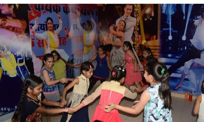 Movesz dance company