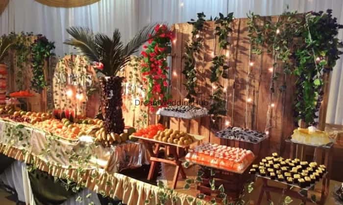 Fours Favous caterers