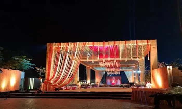 Hallmark - The Party Lawns