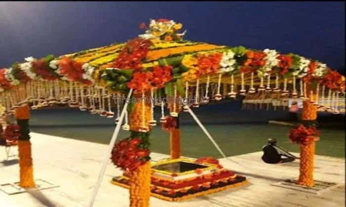 Ganga flower decorater