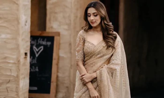 Stunning Minimal Bridal Looks For This Wedding Season