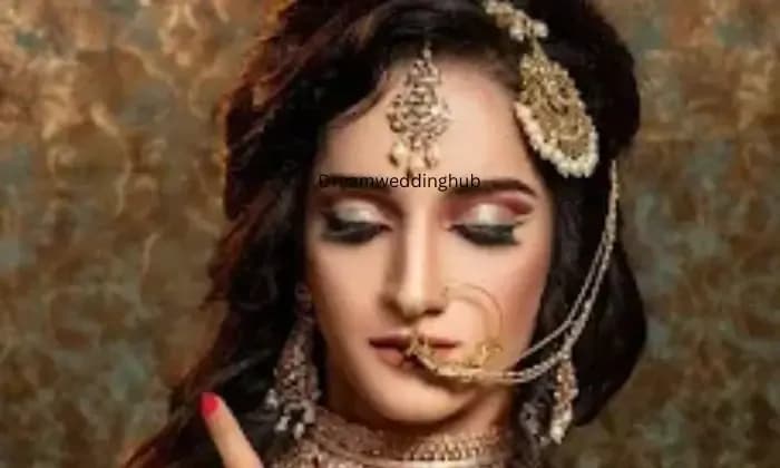 The LOOKS MAKEOVER LUXURY SALON