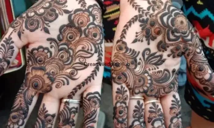 Om chandan mehandi art