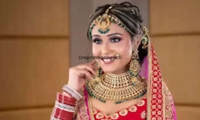 DEEPTIS WORLD OF GLAM PROFESSIONAL UNISEX SALON