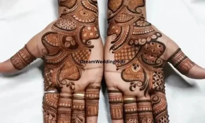 Naatya mehandi artist