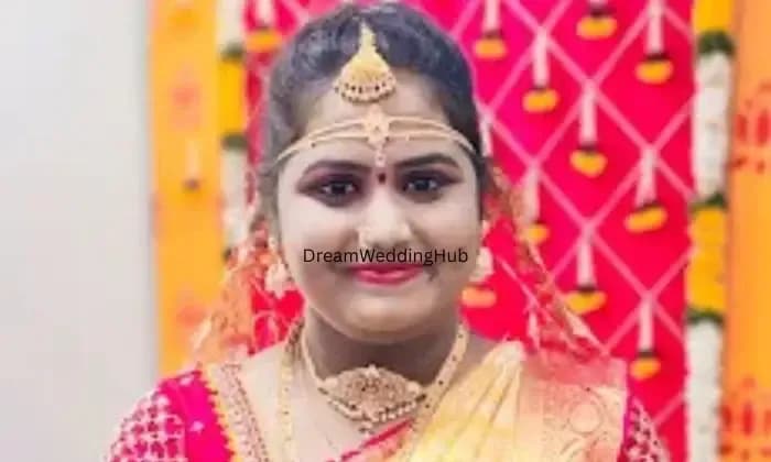 Midhuna beauty parlour