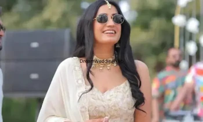 Sadhvi Unisex luxary Saloon