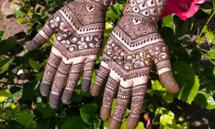 Keerthi mehandi art