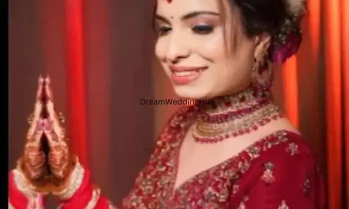 Roopali makeup studio