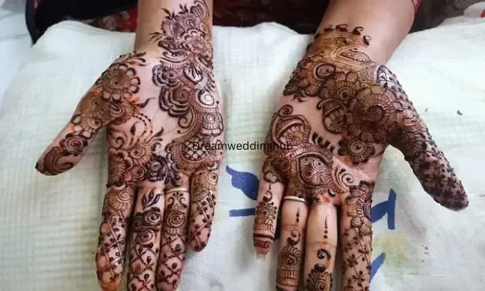 Chanchal Mehndi Artist