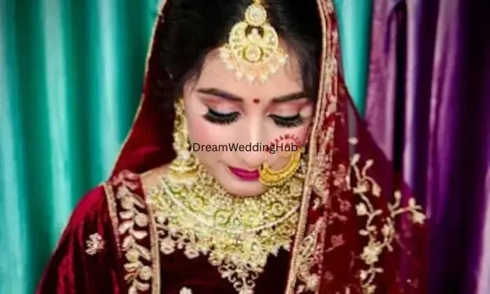 Makeup artist monika Soharu