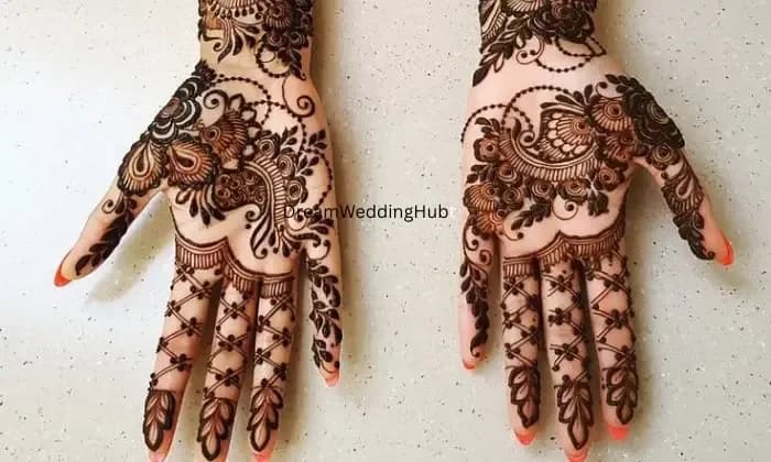 Farahs Mehndi Designing