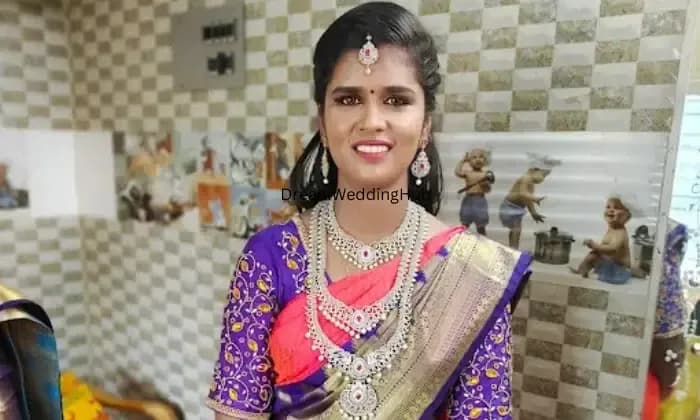 Thahinaa Makeup artist