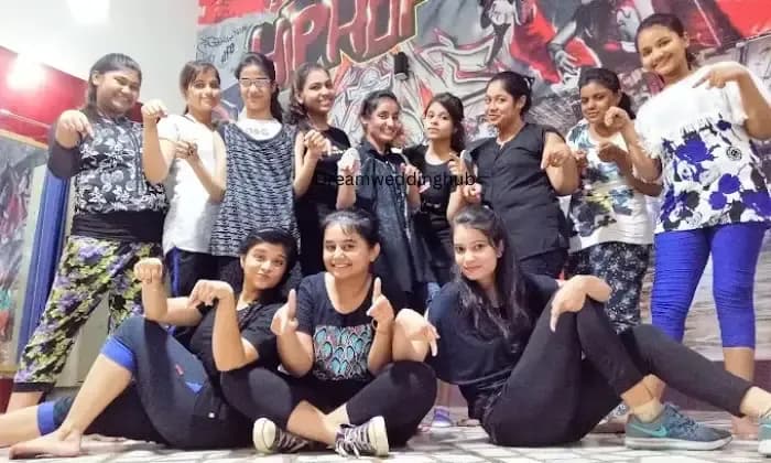 AWESOME DANCE ACADEMY