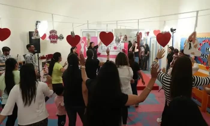 sunshine Dance House