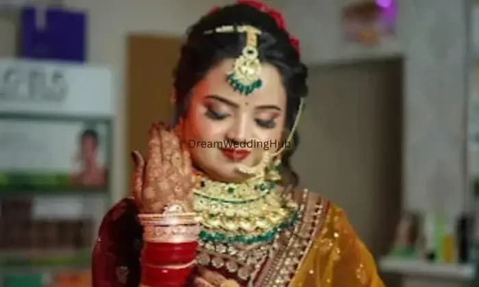 LORAL RLAUNCH SALON MUNGER