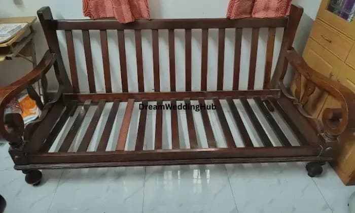 Sendhurvelan Old Furniture  Old AC