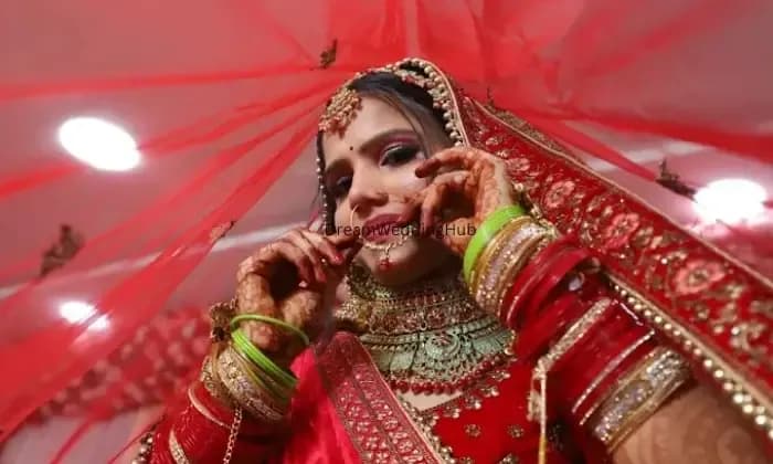 U R star makeup studio