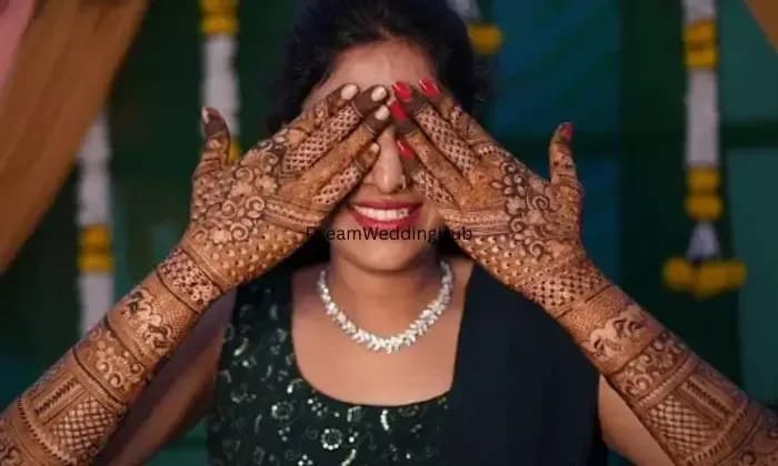 Bridal Mehendi And Nail Technician 