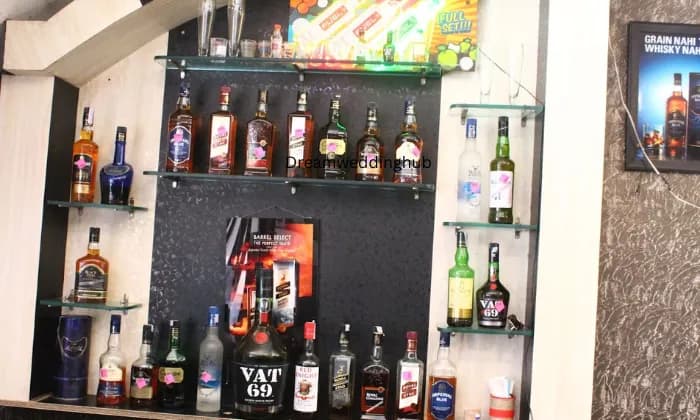 Friends & Hard & Beer Bar