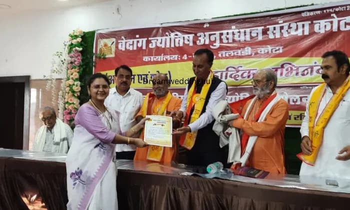 Parul Astrologer Kota