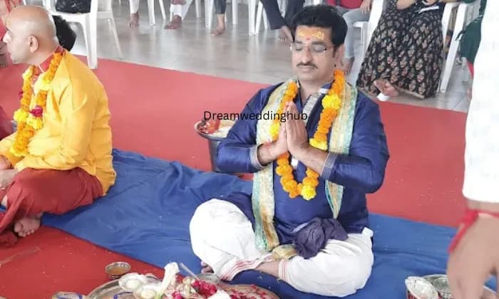 Vasant Raval- gayatri jyotish karyalay