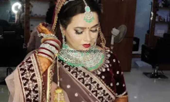 Kriti beauty parlour and makeovers