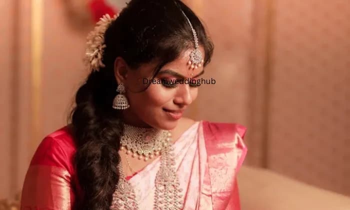 MUTHRA'S BEAUTY STUDIO MAKEUP ACADEMY