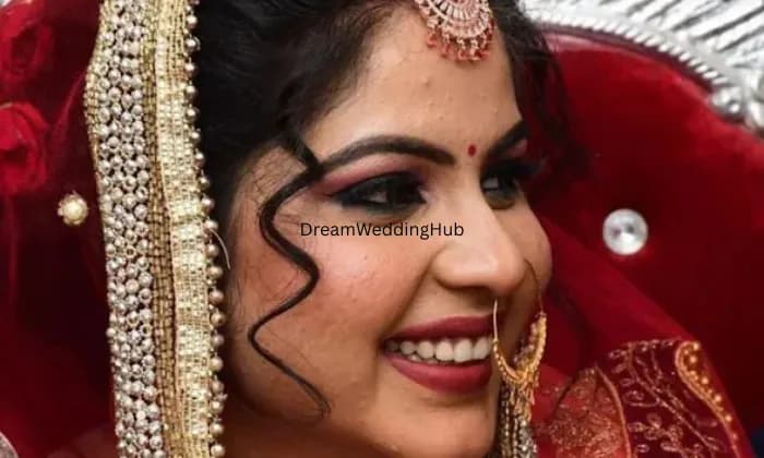 MIRRORS FAMILY SALON