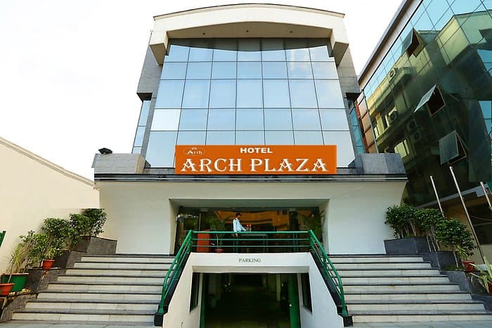 Hotel Arch Plaza