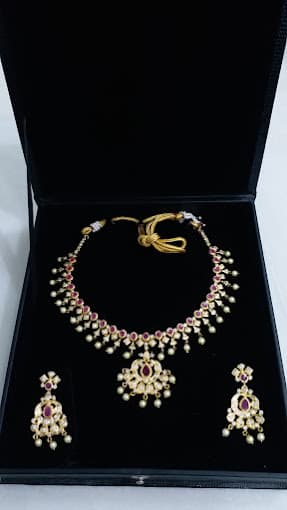 Om imetation jewellery