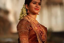 LARRAA BRIDAL BOUTIQUE