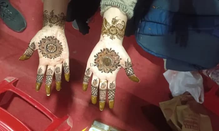 Reetu's Mehndi Artist