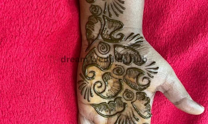 Nandhini Henna Designs