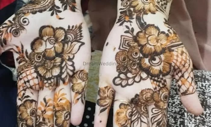 Afreen khafif mehndi artist