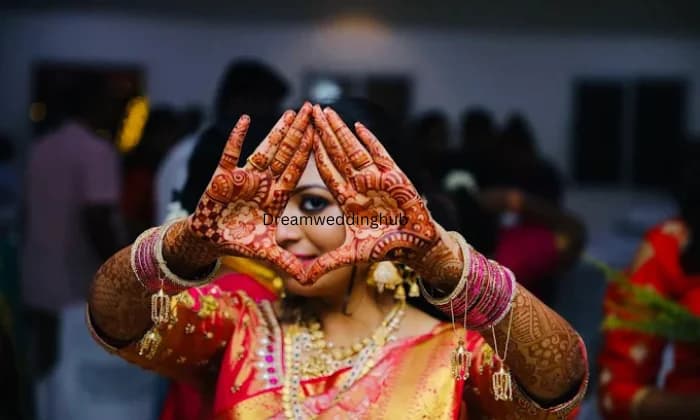 Priyas Mehndi Art  Classes 