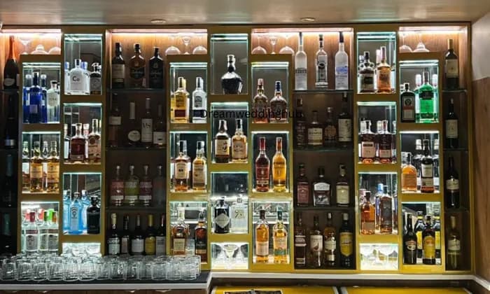 Uptown Liquor Land Bar