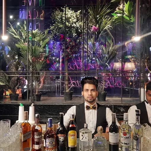 Bartenders In Delhi
