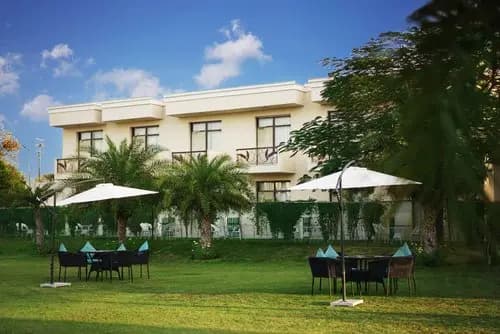 Treehouse Sunrise Resort