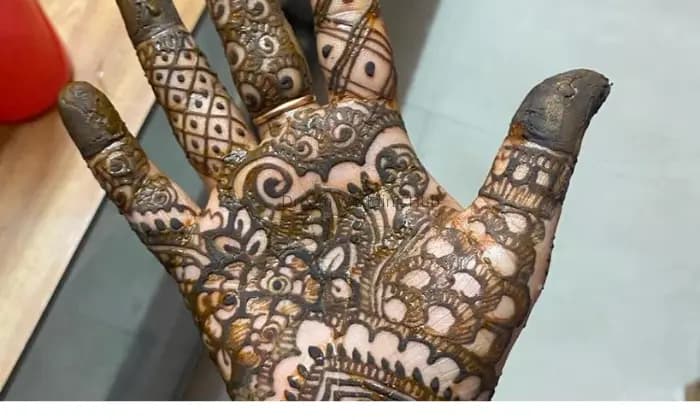 Sarah Mehandi artistry