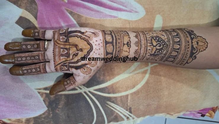 Radhe Mehndi Artist