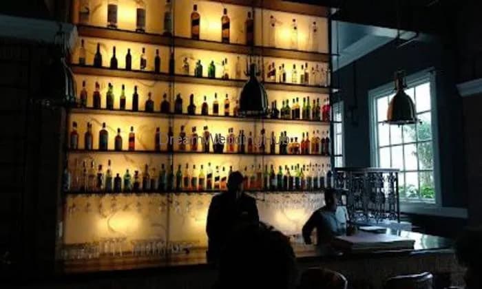 Tattenham Corner Lounge Bar