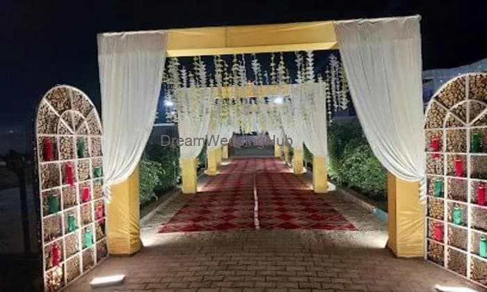 Rajwada hills hotel and lawn