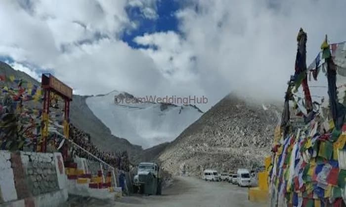 M & M TOUR AND TRAVELS