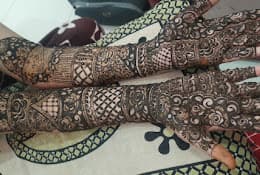 Sumii professional Mahendi