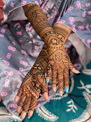 Poonam Mehendi Designer